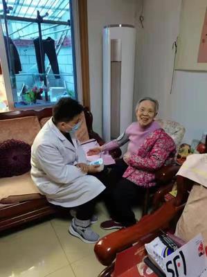 看點(diǎn)丨先讓家庭環(huán)境“友好”起來！看，江蘇這樣率先構(gòu)建“老年友好型社會(huì)”